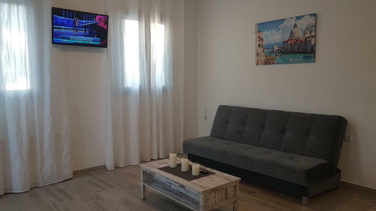 Tanyas Cozy House Kamilári Exterior foto